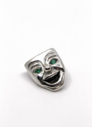 Petite broche, argent, émeraude - H 2,5 cm / L 2 cm